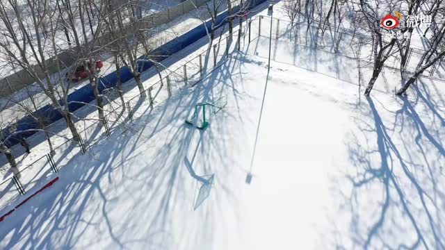 雪后大连理工惊现巨幅8个大字画作