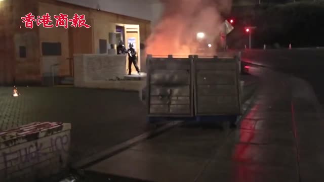 美国波特兰深夜暴力抗议