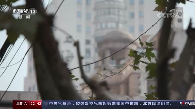 七旬老人值守公用电话亭27年