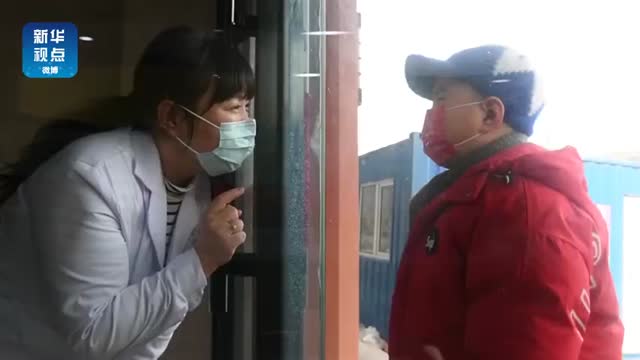 除夕隔离点妈妈收到6岁儿子送的花