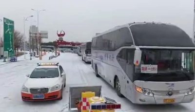 宁夏高速交警4个多小时护航504名雪天滞留大学生安全返校