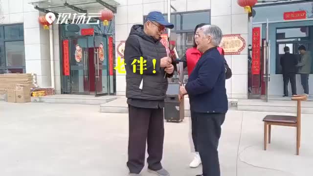 撒滴一手好糖！90岁老爷爷真情告白87岁老伴：我喜欢你
