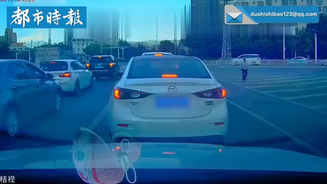 言传身教！孩子车窗抛物父亲立即下车捡回