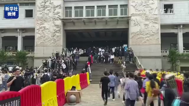 今天，再送袁老最后一程