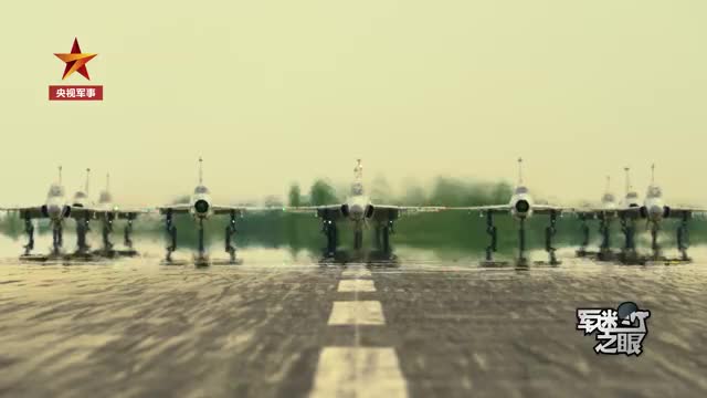 国产战斗机正向视角空对空摄影大片