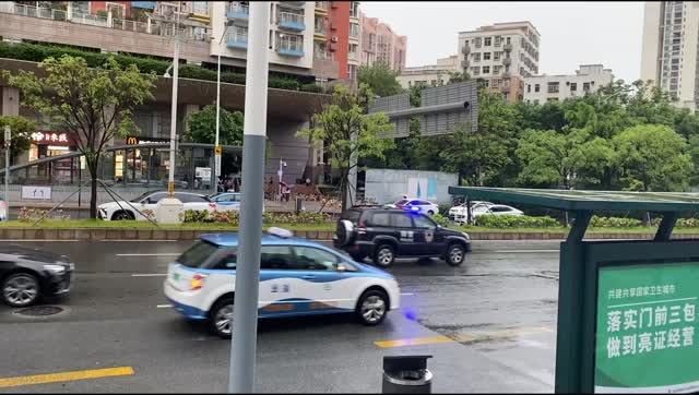 街头采访 | 今年首个红暴预警发布，深圳人的“雨感”怎么样？
