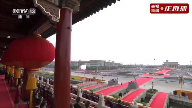 青少年集体高呼请党放心强国有我