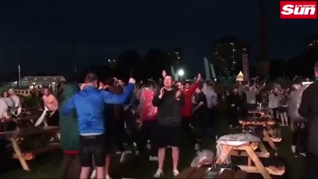 真·悲欢不相通！苏格兰球迷庆祝英格兰队丢冠