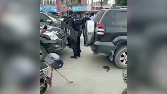 六旬超市员工持刀行凶，致2死7伤