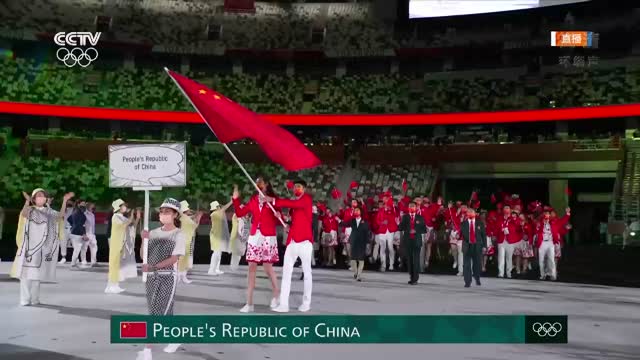 “中国红”来了！奥运会中国体育代表团入场